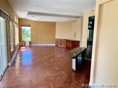 Foto del edificio - 3900 Island Blvd