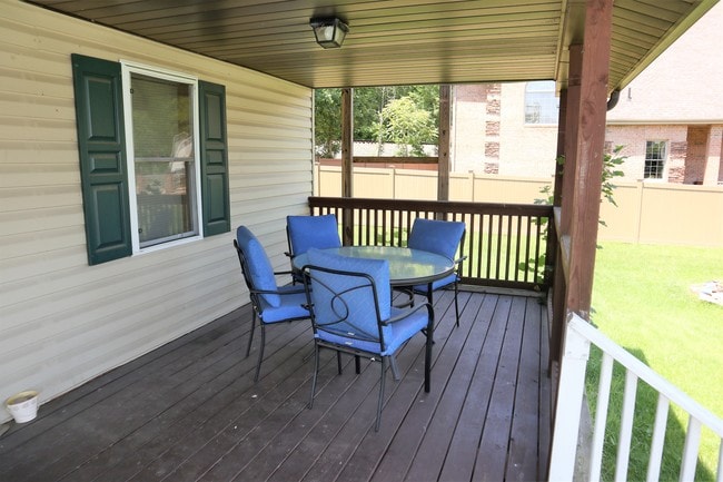 Building Photo - 117 Short St