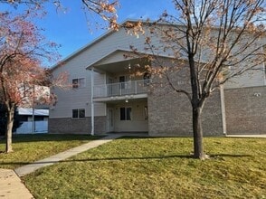 Building Photo - 2421 N Washington Rd Blvd
