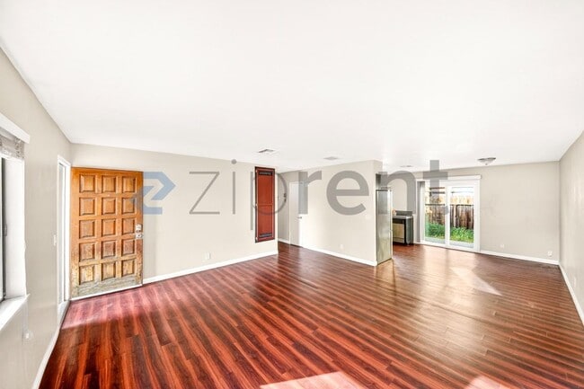 Foto del edificio - 836 W Atkins Ave