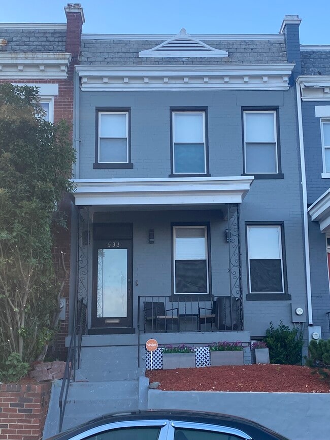 Building Photo - 533 Gresham Pl NW
