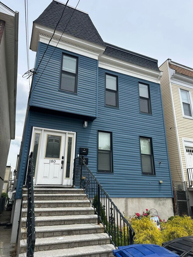 Foto principal - 180 North St