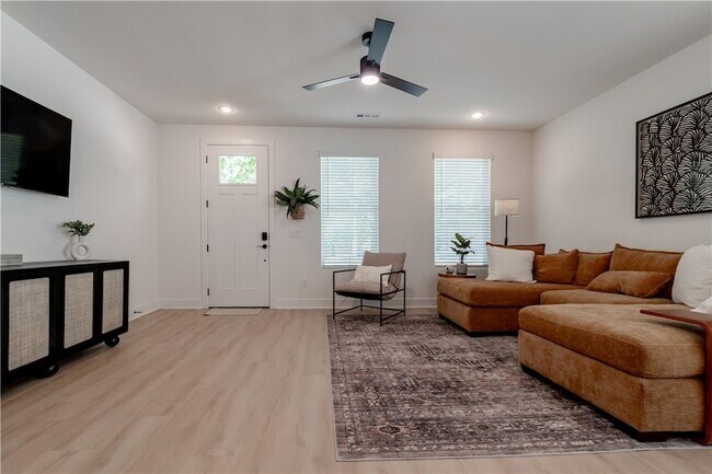 Foto del edificio - 810 S Wood Ave