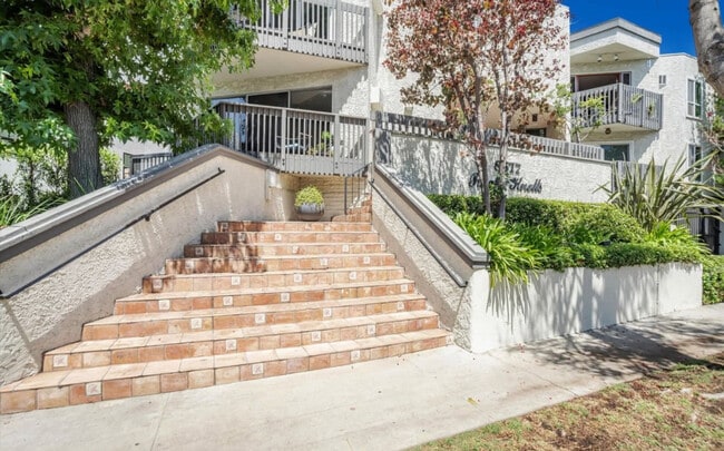 Building Photo - 8577 Rugby Dr