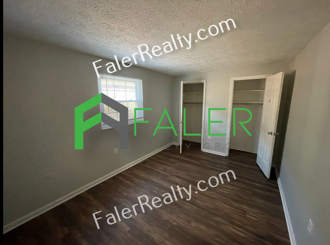 Building Photo - Quaint 1-bedroom apartment with Updates Ga...