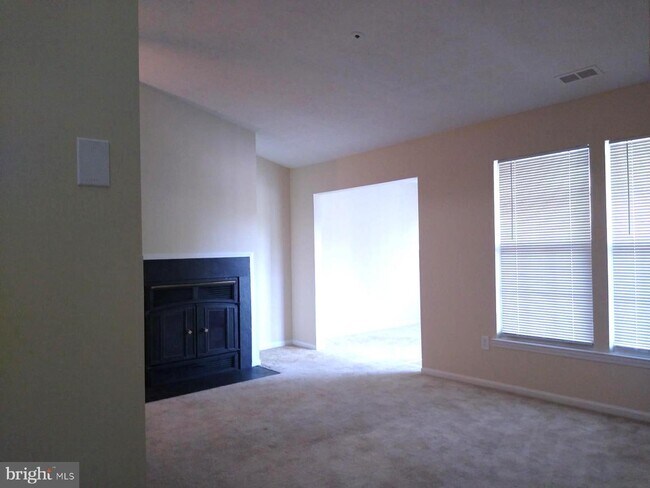 Foto del edificio - 903 Woodbridge Ct