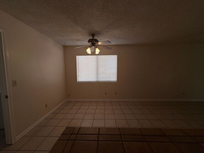 Foto del edificio - Newly Upgraded 3Bed 2Bath Home On Ina & Thornydale