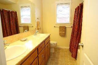 Building Photo - ONE LEVEL Beautiful 4 BR 2 Bath Home 2100 ...