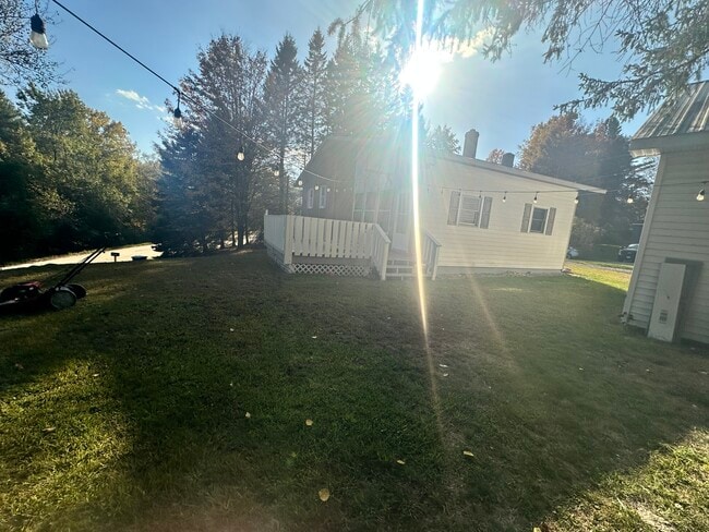 Backyard + deck - 142 Bunker Hill Cir