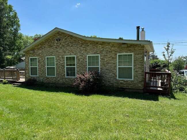 Foto del edificio - 10 Harmon Rd