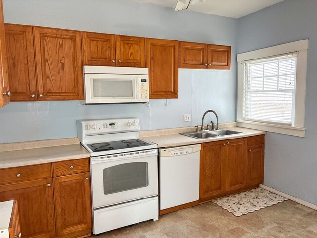 Building Photo - Prime Location Home!