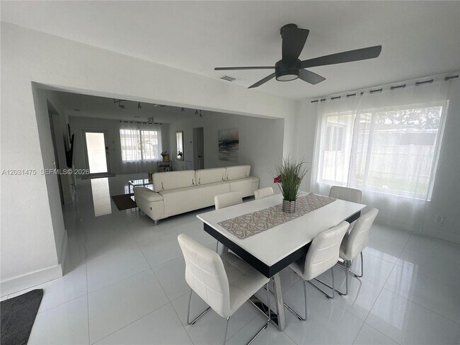 Foto del edificio - 21230 NE 24th Ct