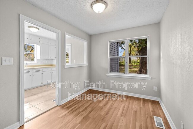 Foto del edificio - 7404 Paris Ave