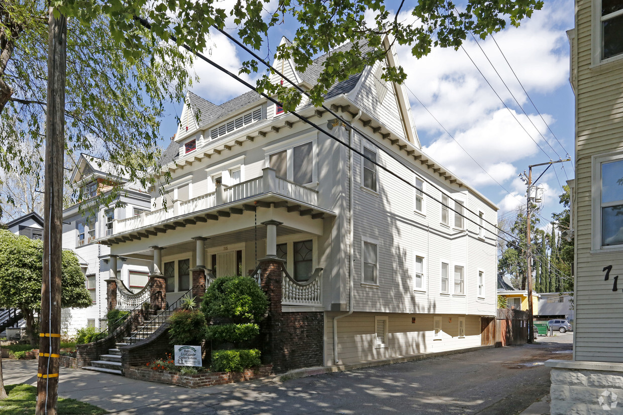 Building Photo - 715 17th St