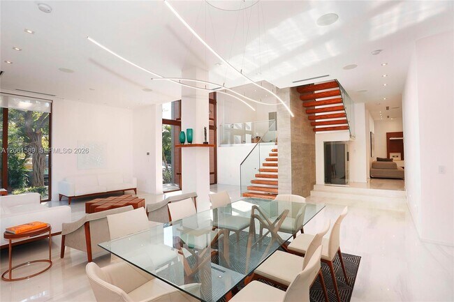 Foto del edificio - 121 Buttonwood Dr