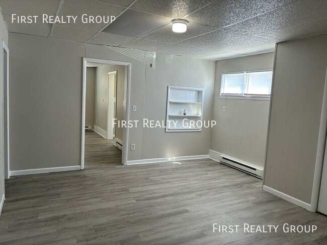 Building Photo - 129 S Main St