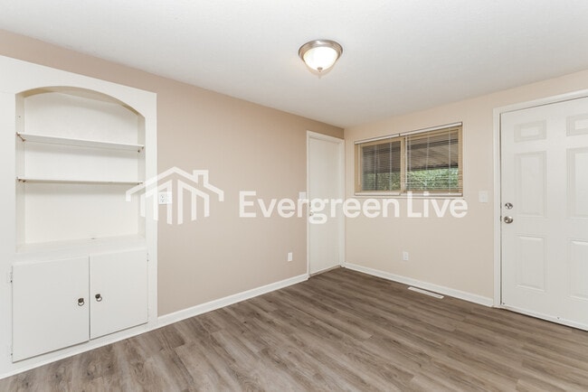Building Photo - 5919 Chambersburg Rd