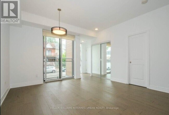 Photo du bâtiment - 47 Macaulay Ave