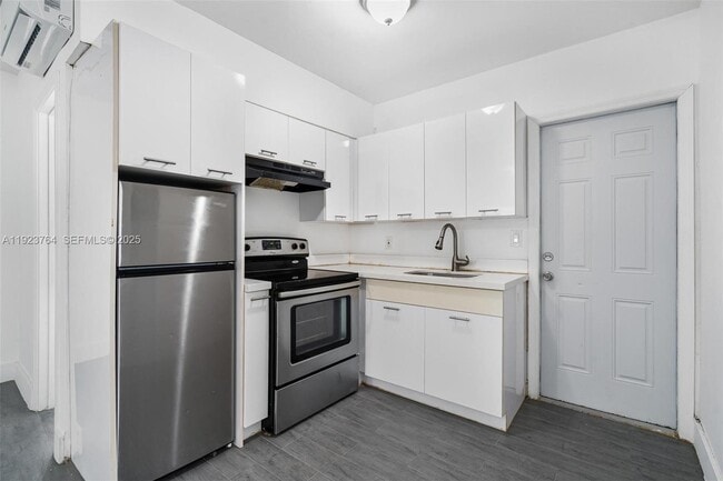 Foto del edificio - 730 NE 128th St