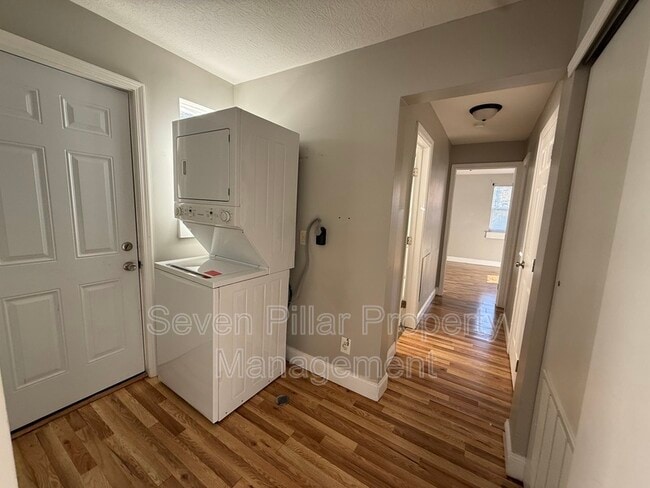 Building Photo - 1046 Republic Ave