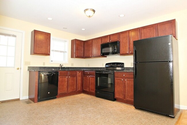 Building Photo - 404 River View Ln