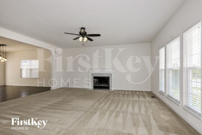 Building Photo - 1404 Colonial Dr