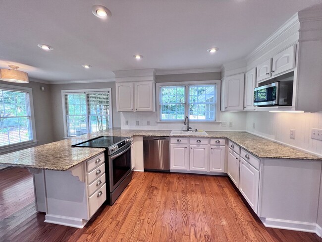 Building Photo - For Rent Clemmons!!