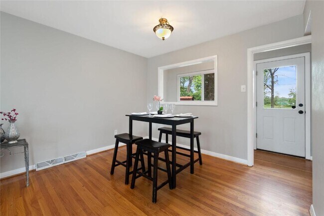 Foto del edificio - 9731 Twincrest Dr
