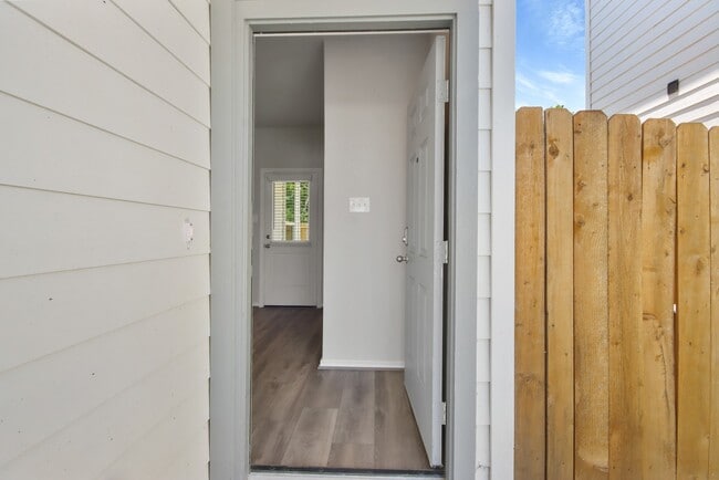 Building Photo - 1415 Acorn Mdw St