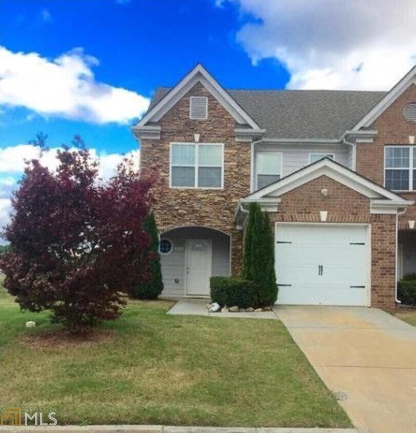 Primary Photo - 211 Village Dr
