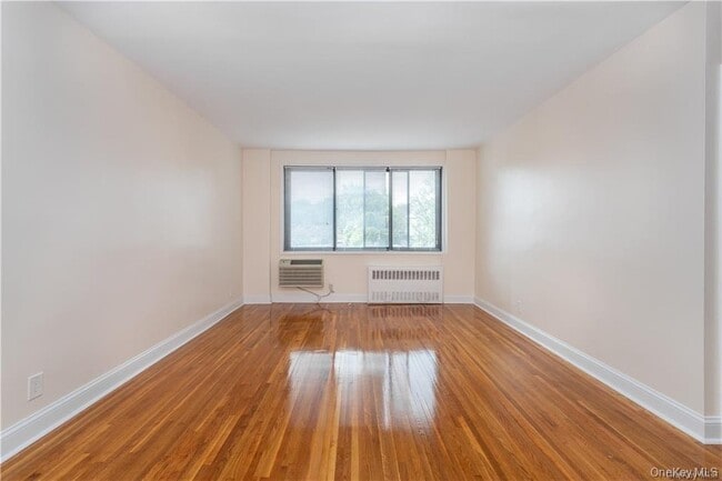 Foto del edificio - 411 Bronx River Rd