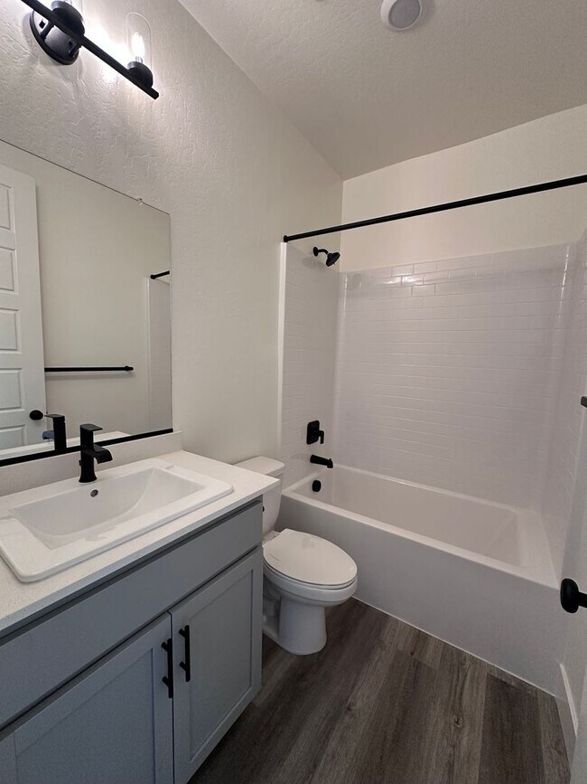 Foto del edificio - NW Visalia Home Coming Soon! Walking distance to Oak Grove