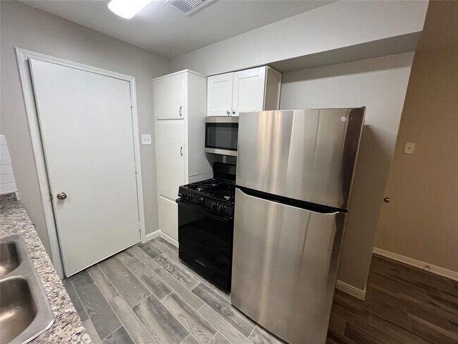 Foto del edificio - 408 Bluebell St