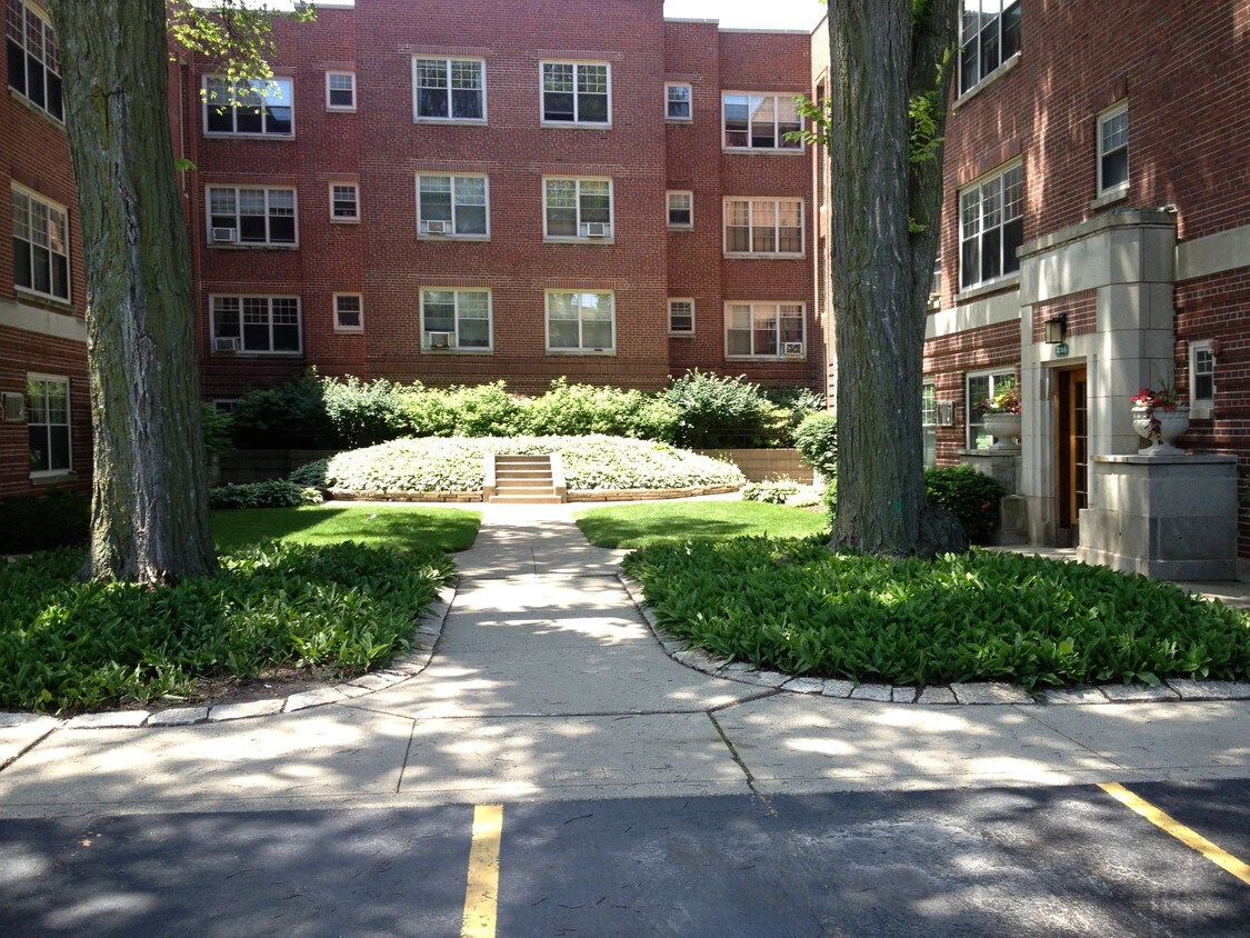 Primary Photo - 2762 Hampton Pkwy