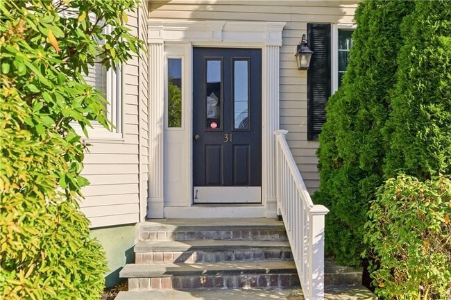 Building Photo - 31 Bayside Ave