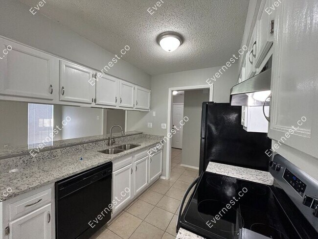 Foto del edificio - 6260 Somerset Dr
