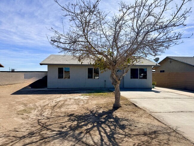 Building Photo - Ready to move in 3 bedroom San Luis Home