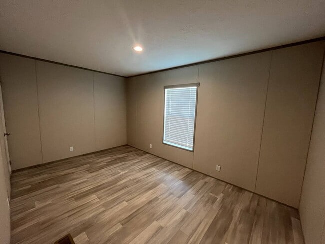 Building Photo - 3110 Victory Dr