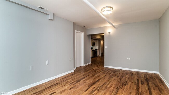 Foto del edificio - 3 br, 1 bath  - 2625 N Ridgeway Ave Garden