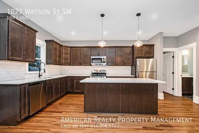 Building Photo - 1027 Watson St SW