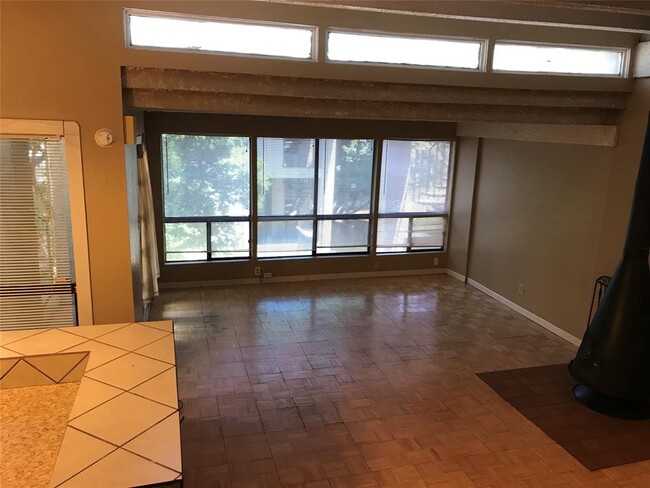 Foto del edificio - 5914 Lago Vista Way