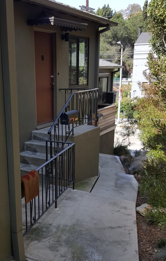 Front Entrance - 2132 Griffith Park Blvd