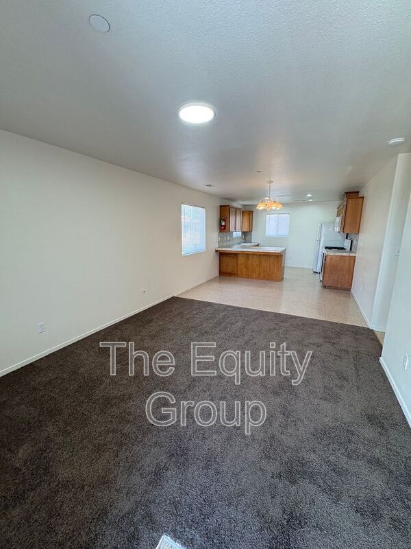 Foto del edificio - 2106 W Lark Ave