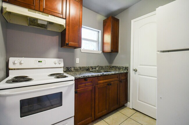 Foto del edificio - 3613 Iberville St