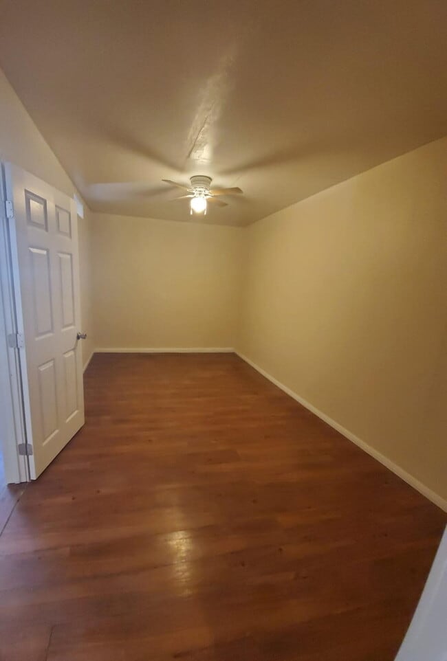 Building Photo - 45435 Elm St