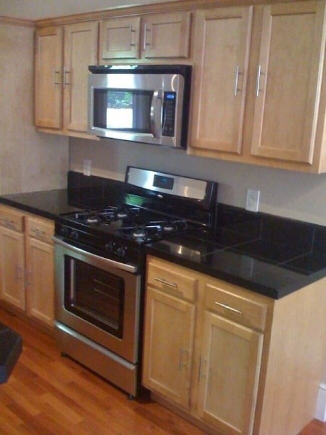 Foto del edificio - Large Renovation in South Side Flats! A/C,...