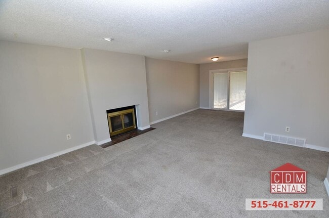 Building Photo - Wonderful Urbandale Home