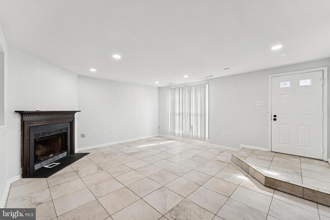 Foto del edificio - 7527 Belle Grae Dr