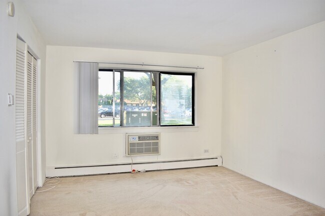 Building Photo - 912 Ridge Square