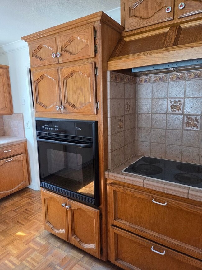 Building Photo - 606 Tamarack Ln